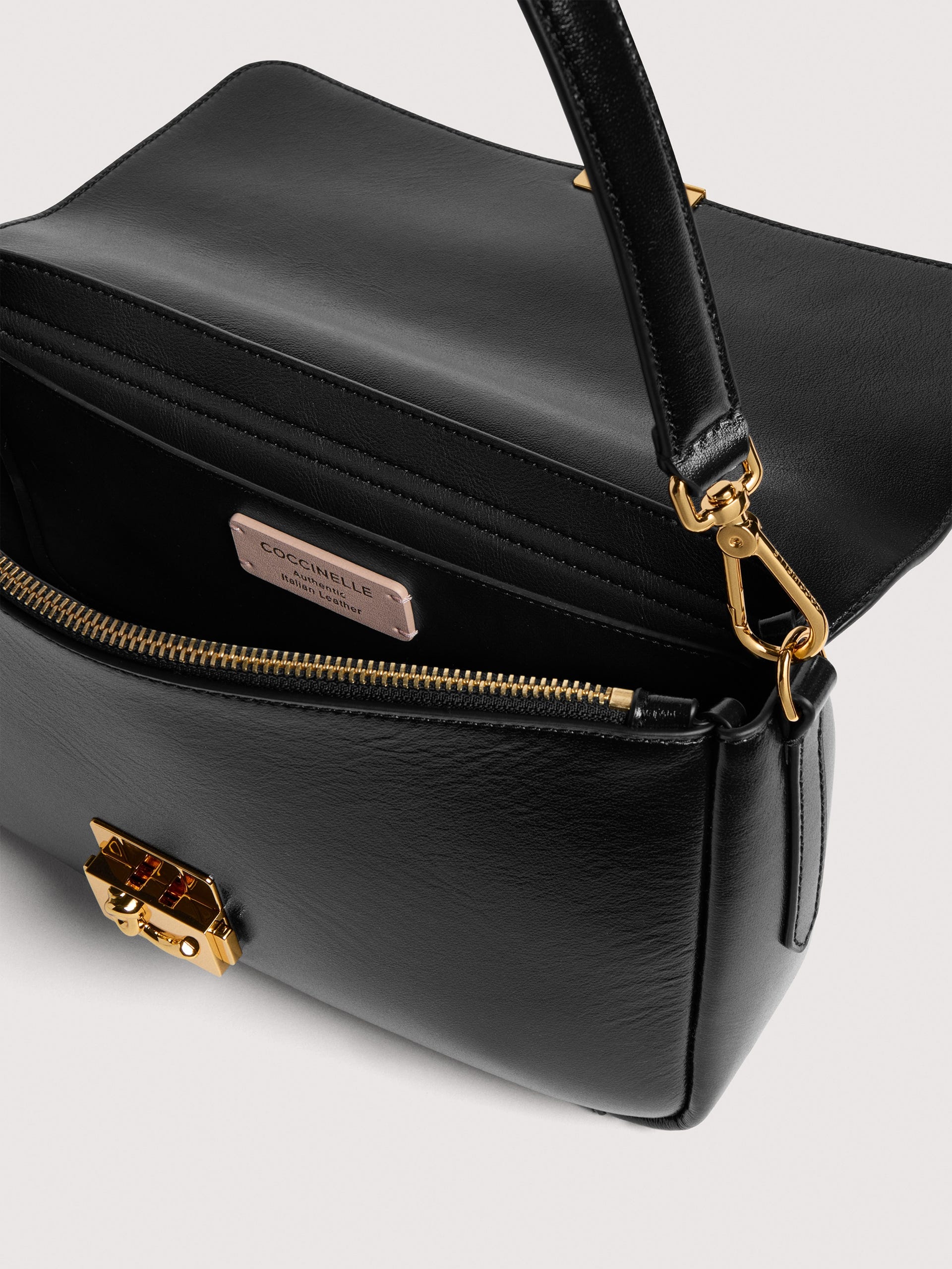 Coccinelle Borsa a Tracolla Pelle Donna Nera Logo Borse nero - vista 5