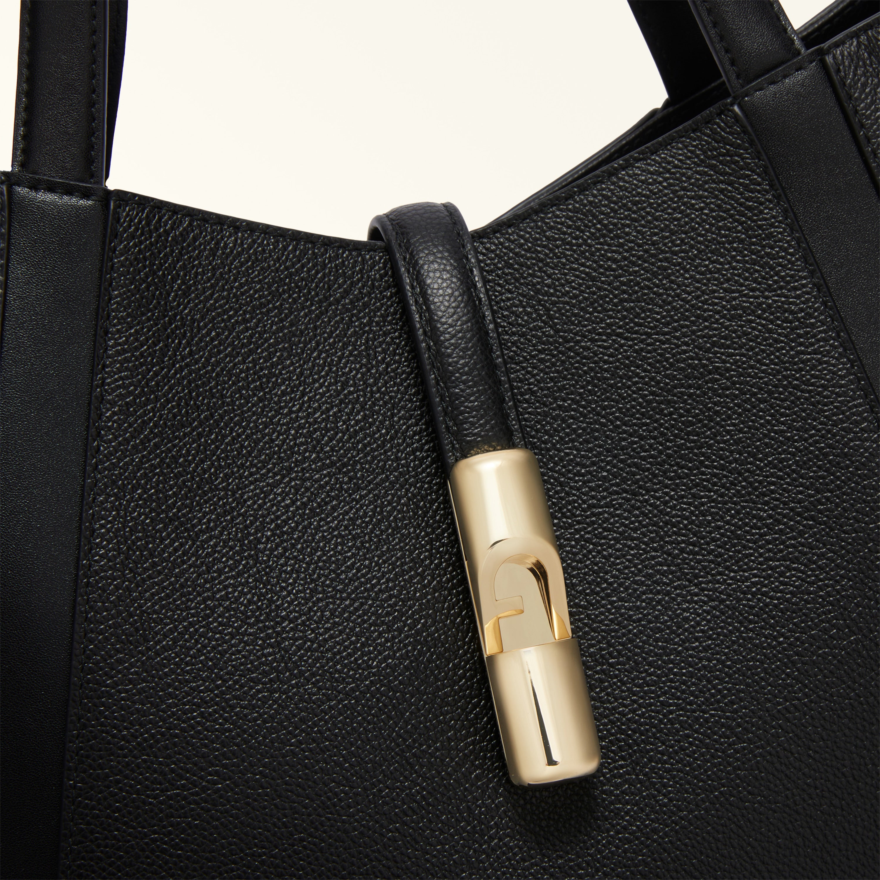 Furla Sac à épaule Femme Noir Cuir Goccia Logo