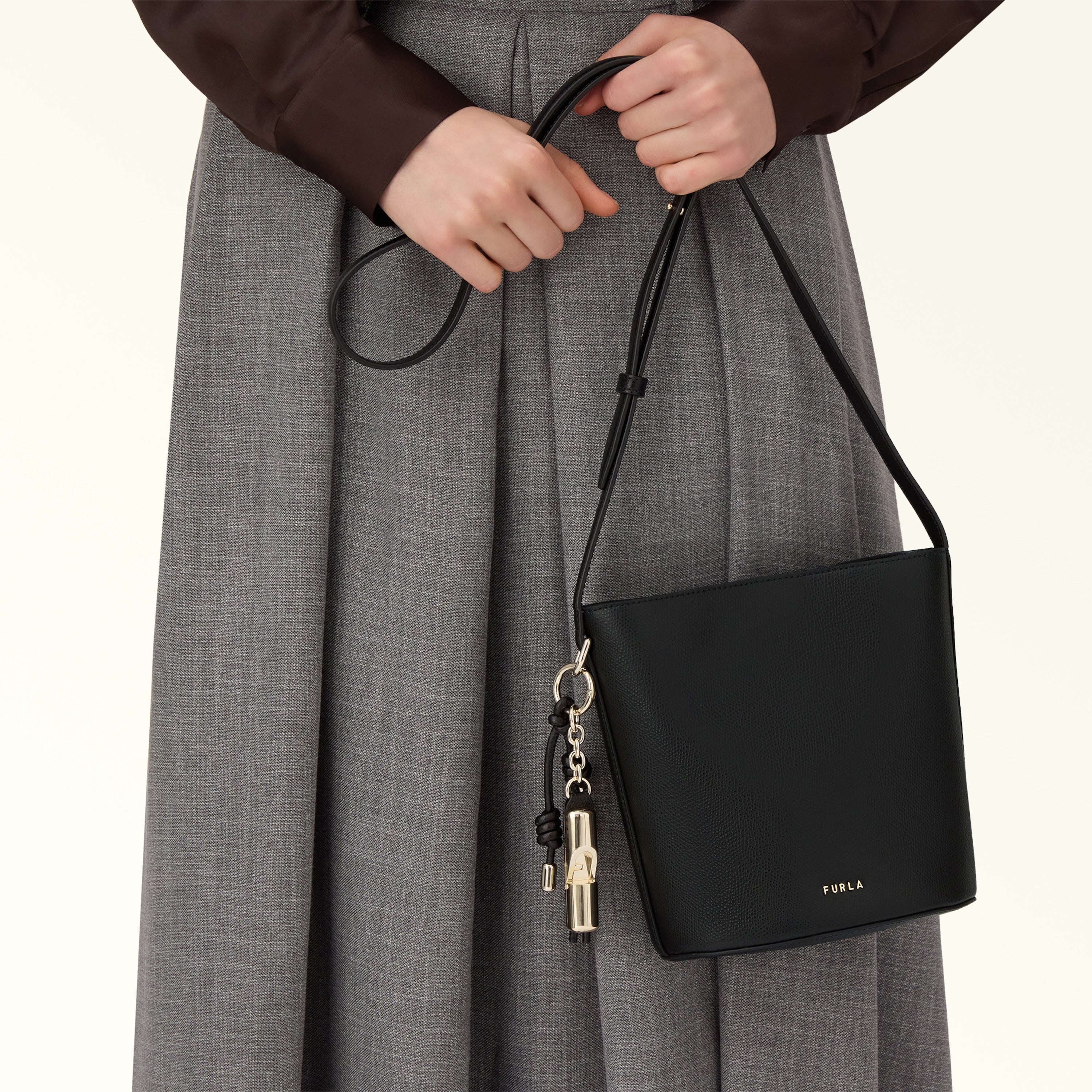 Furla Sac Femme Noir Bandoulière Cuir Roxie Bucket Logo