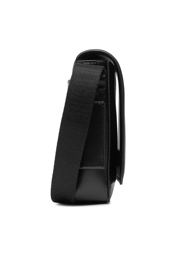 CALVIN KLEIN Borsello Uomo Nero con Tracolla Regolabile e Chiusura Magnetica