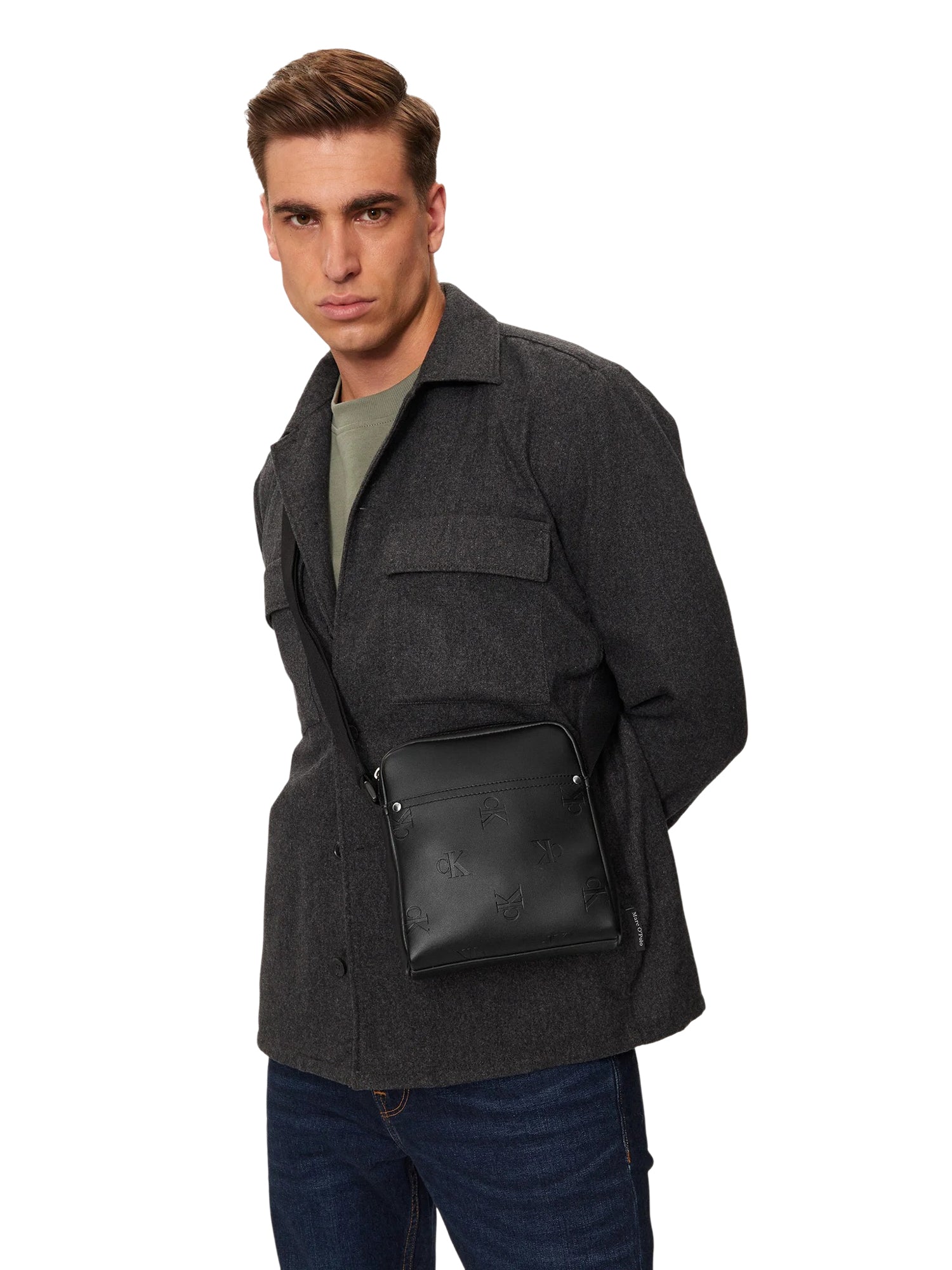 Borsello Uomo Calvin Klein AOP Reporter Nero con Tracolla Regolabile