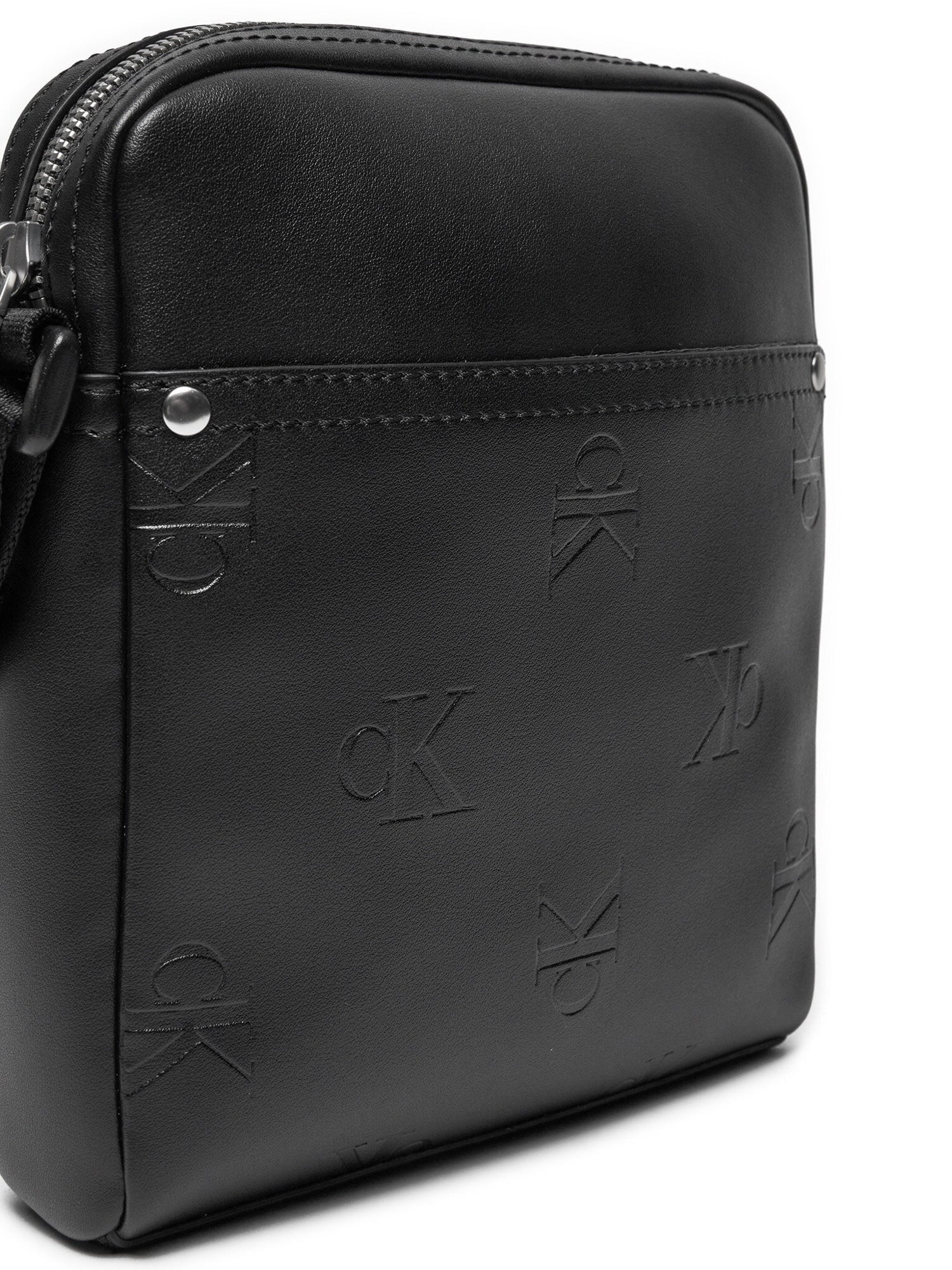 Borsello Uomo Calvin Klein AOP Reporter Nero con Tracolla Regolabile