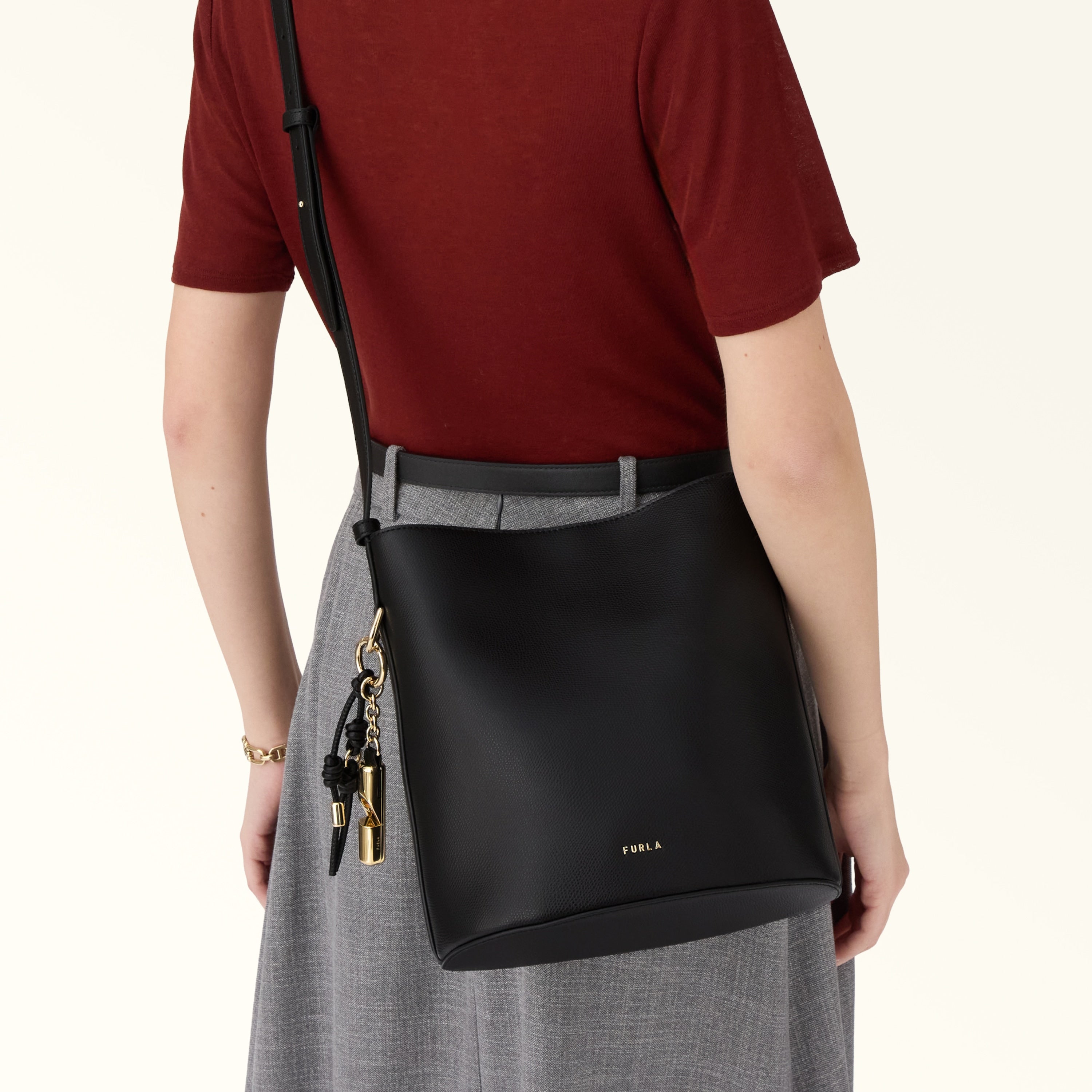 Furla Sac Femme Noir Bandoulière Cuir Roxie Logo