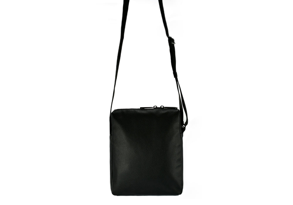 CALVIN KLEIN Borsello Uomo Nero con Tracolla Regolabile e Logo - vista 3