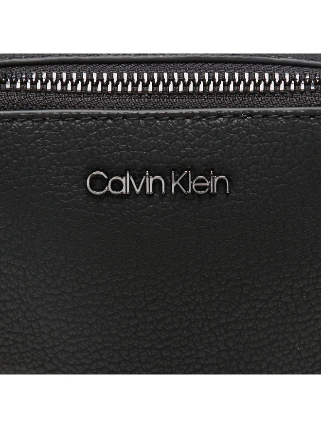 CALVIN KLEIN Borsello Uomo Nero con Tracolla Regolabile e Logo - vista 2