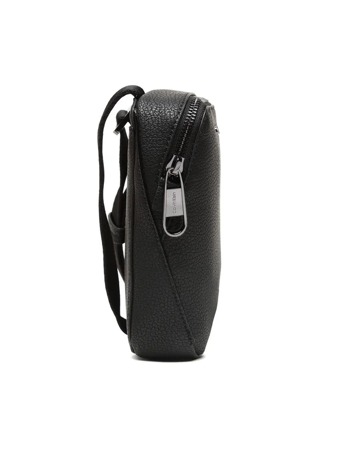 CALVIN KLEIN Borsello Uomo Nero con Tracolla Regolabile e Logo - vista 3