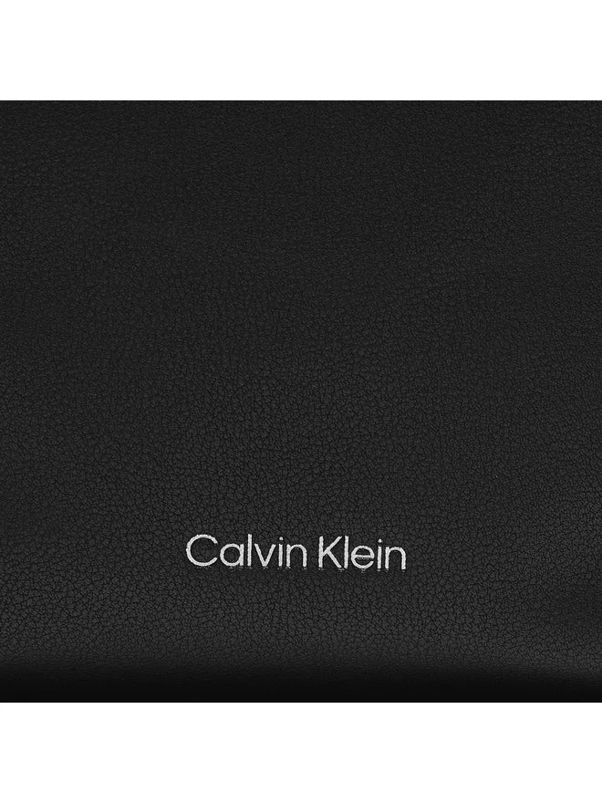 CALVIN KLEIN Borsello Uomo Nero con Tracolla Regolabile e Logo - vista 3