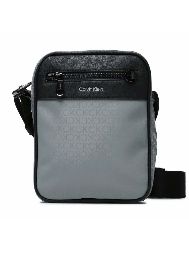 CALVIN KLEIN Borsello Uomo Grigio con Tracolla Regolabile e Logo