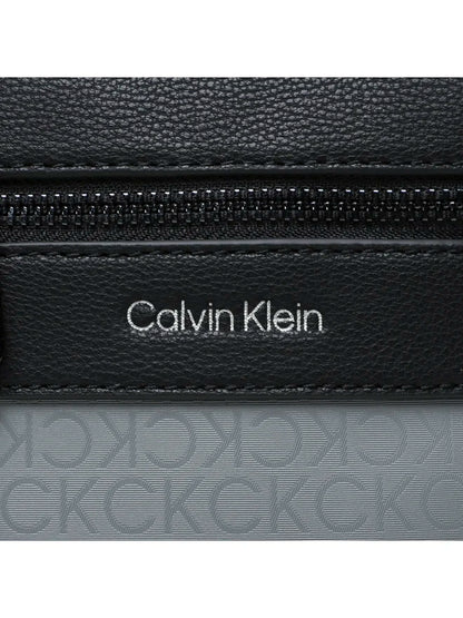 CALVIN KLEIN Borsello Uomo Grigio con Tracolla Regolabile e Logo - vista 3