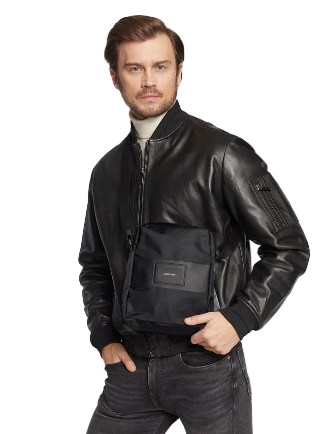 CALVIN KLEIN Borsello Uomo Nero con Tracolla Regolabile e Logo - vista 2