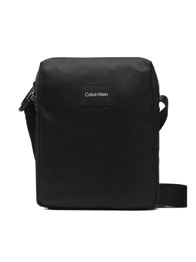 CALVIN KLEIN Borsello Uomo Nero con Tracolla Regolabile e Logo