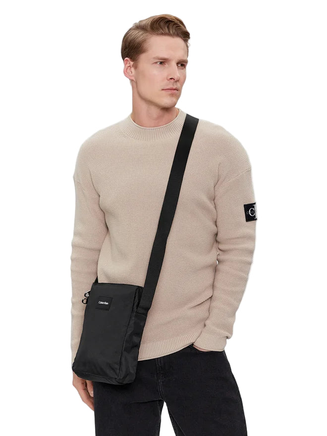 CALVIN KLEIN Borsello Uomo Nero con Tracolla Regolabile e Logo - vista 2