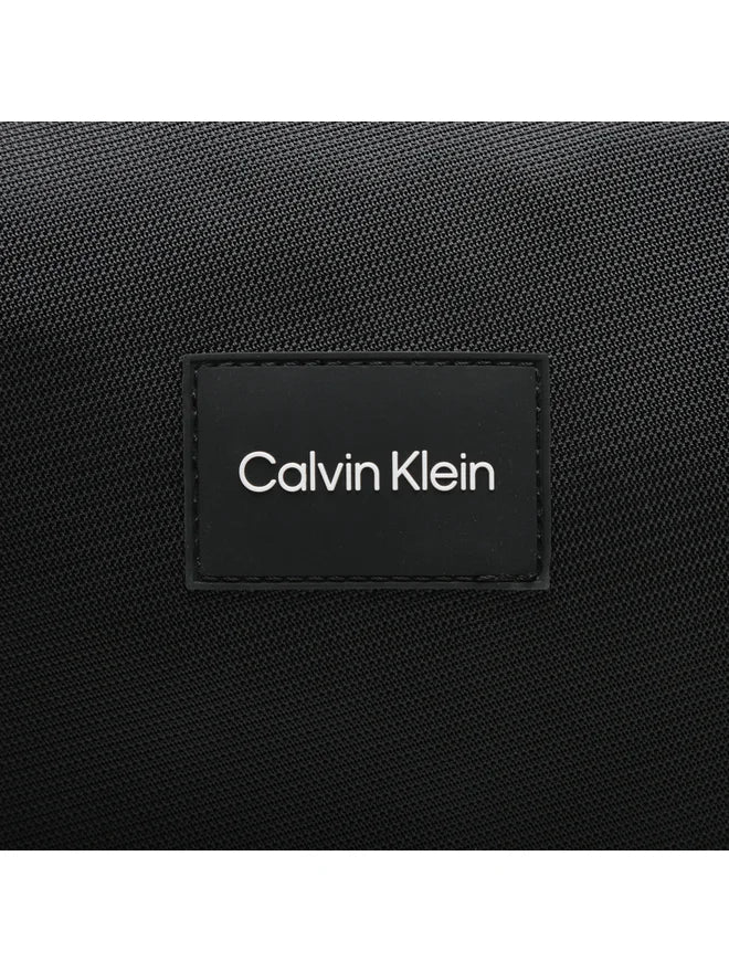 CALVIN KLEIN Borsello Uomo Nero con Tracolla Regolabile e Logo - vista 3