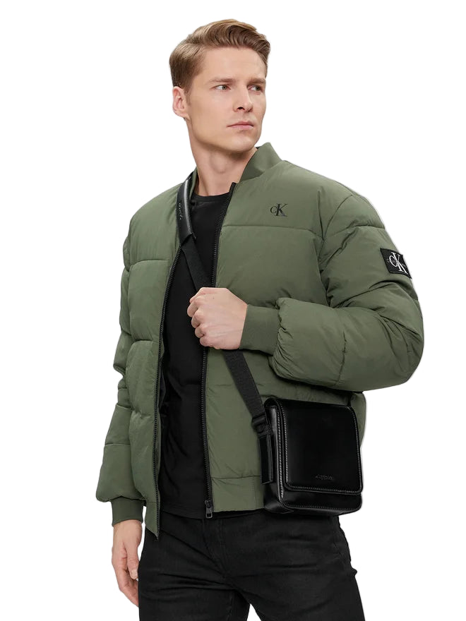 CALVIN KLEIN Borsello Uomo Nero con Tracolla Regolabile e Chiusura Magnetica