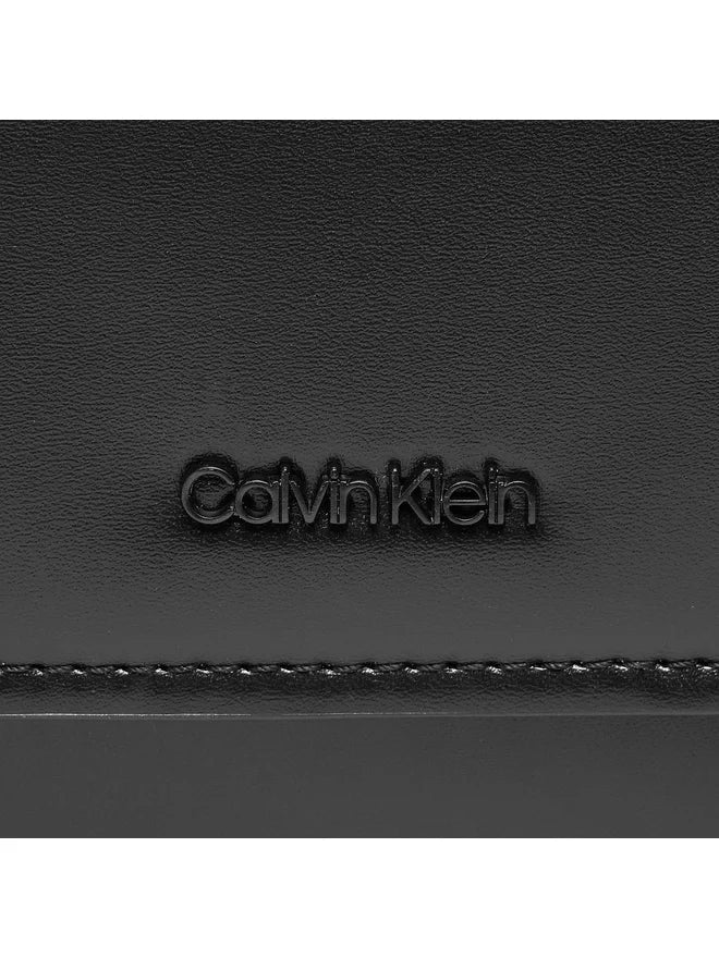 CALVIN KLEIN Borsello Uomo Nero con Tracolla Regolabile e Chiusura Magnetica - vista 3