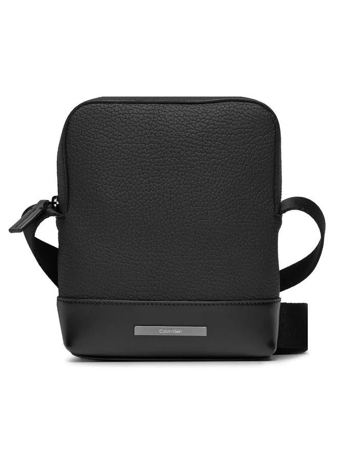 CALVIN KLEIN Borsello Uomo Nero con Tracolla Regolabile e Logo - foto prodotto