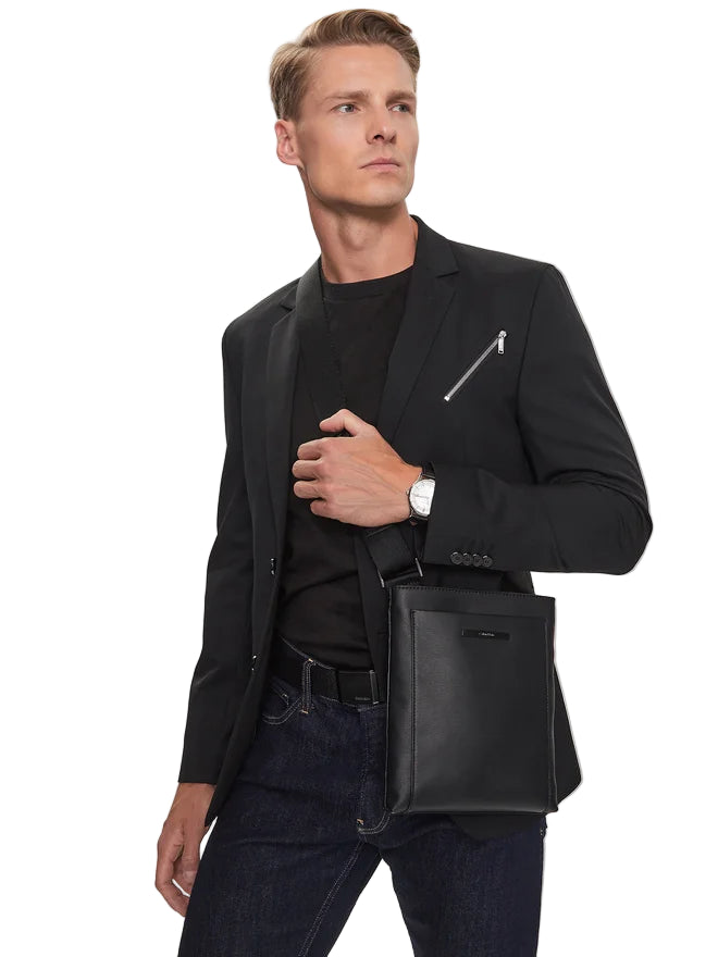 CALVIN KLEIN Borsello Uomo Nero con Tracolla Regolabile e Logo