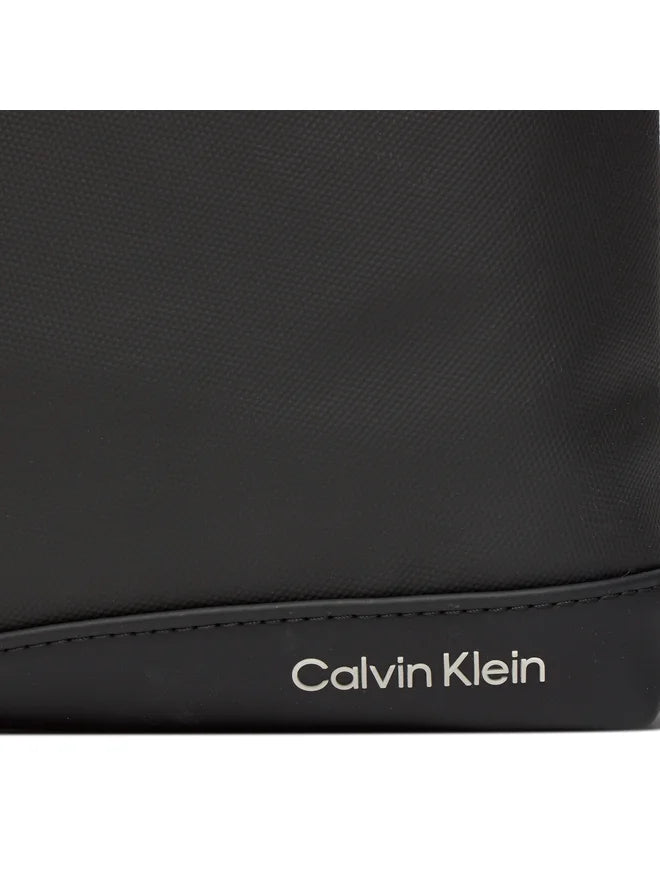 CALVIN KLEIN Borsello Uomo Nero con Tracolla Regolabile e Logo - vista 3