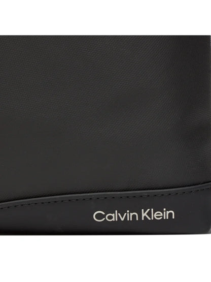 CALVIN KLEIN Borsello Uomo Nero con Tracolla Regolabile e Logo - vista 3