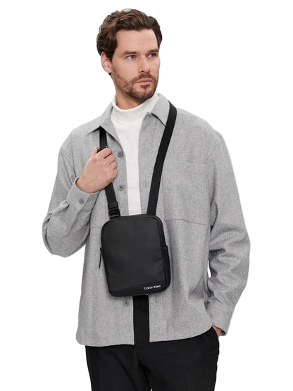 CALVIN KLEIN Borsello Uomo Nero con Tracolla Regolabile e Logo - vista 2