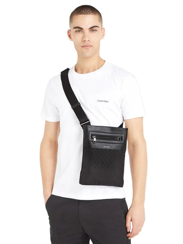 CALVIN KLEIN Borsello Uomo Nero con Tracolla Regolabile e Logo - vista 2