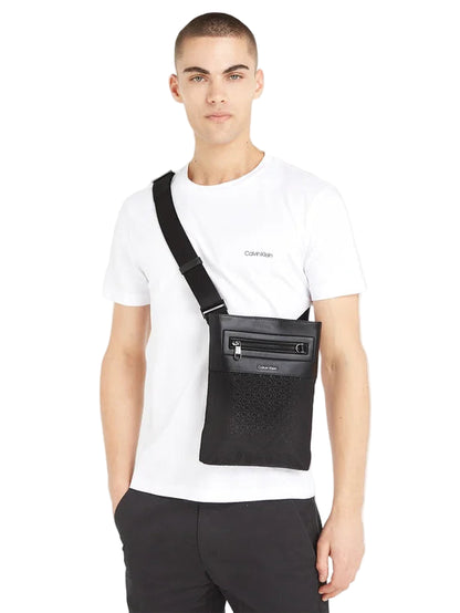 CALVIN KLEIN Borsello Uomo Nero con Tracolla Regolabile e Logo - vista 2