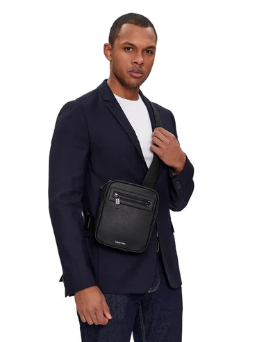 CALVIN KLEIN Borsello Uomo Nero con Tracolla Regolabile e Logo - vista 2