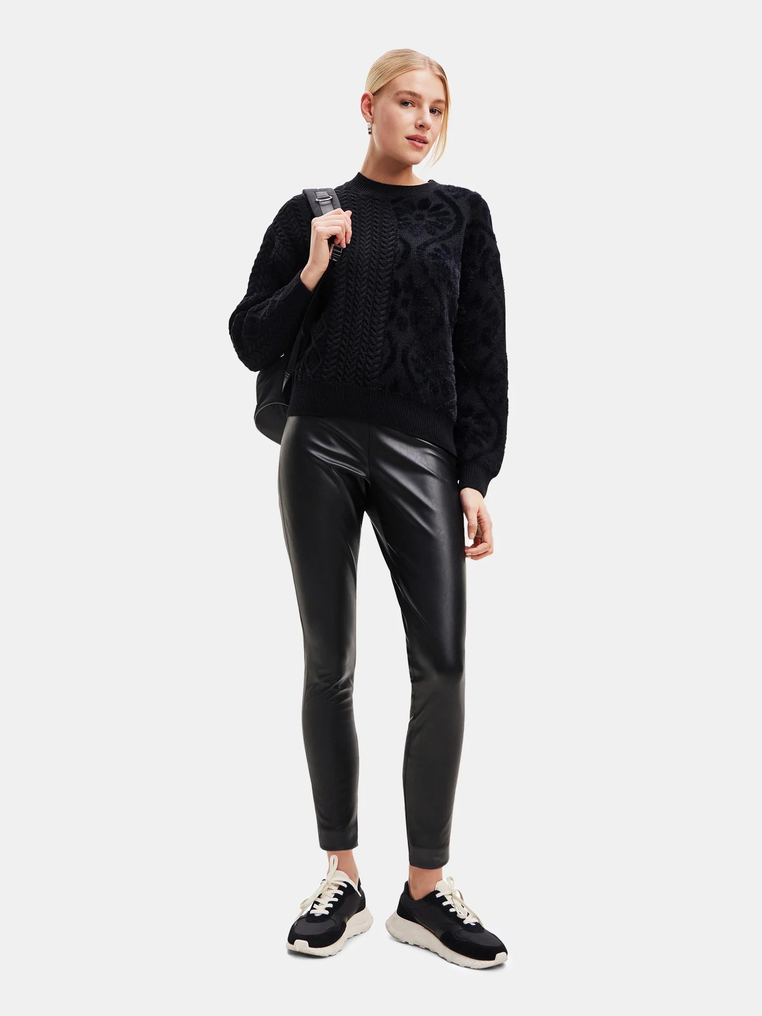 Desigual Maglione Donna Nero a Collo Alto con Dettagli a Contrasto