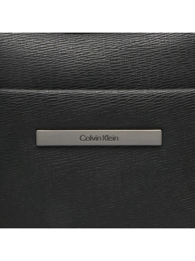 CALVIN KLEIN Borsello Uomo Nero con Tracolla Regolabile e Logo - vista 3